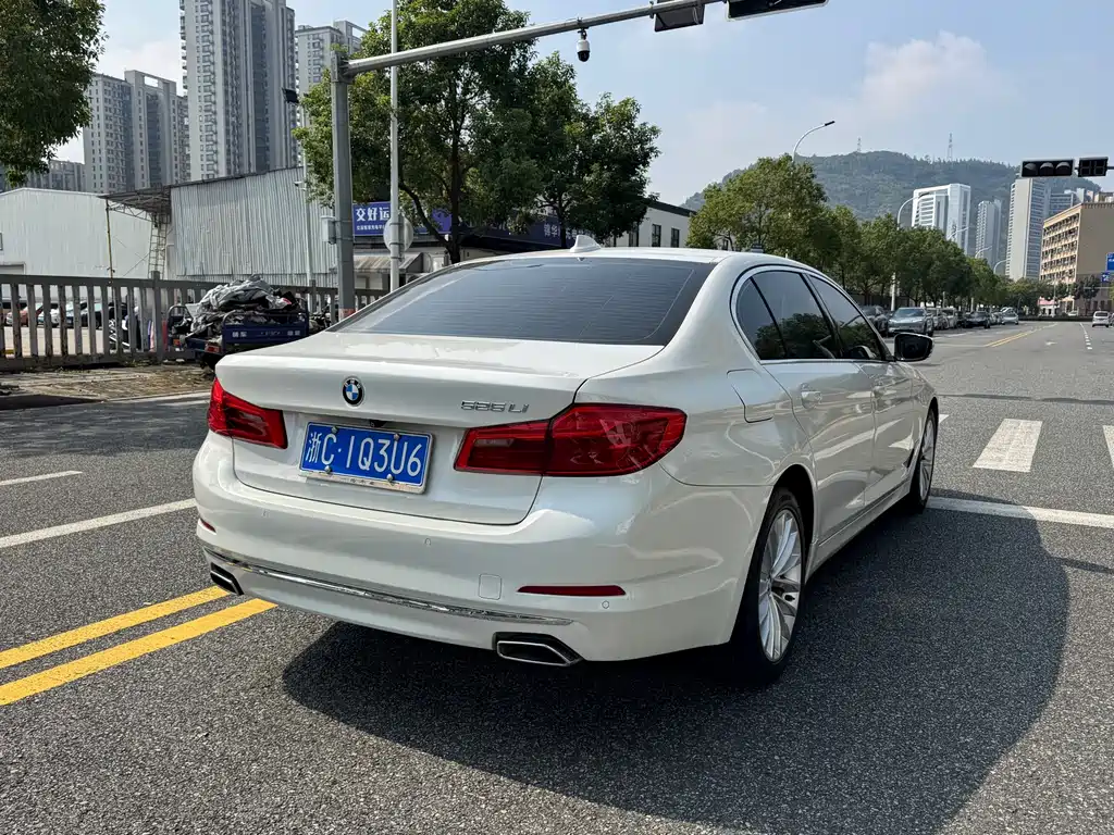 BMW 5 Series — фото 4