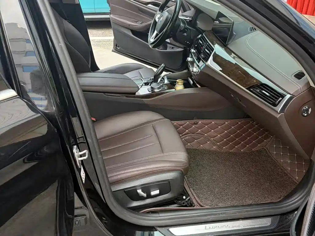 BMW 5 Series — фото 11