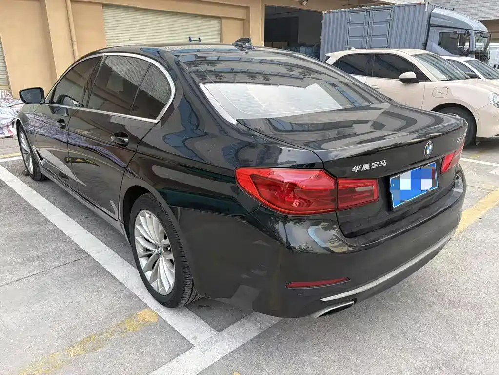 BMW 5 Series — фото 5