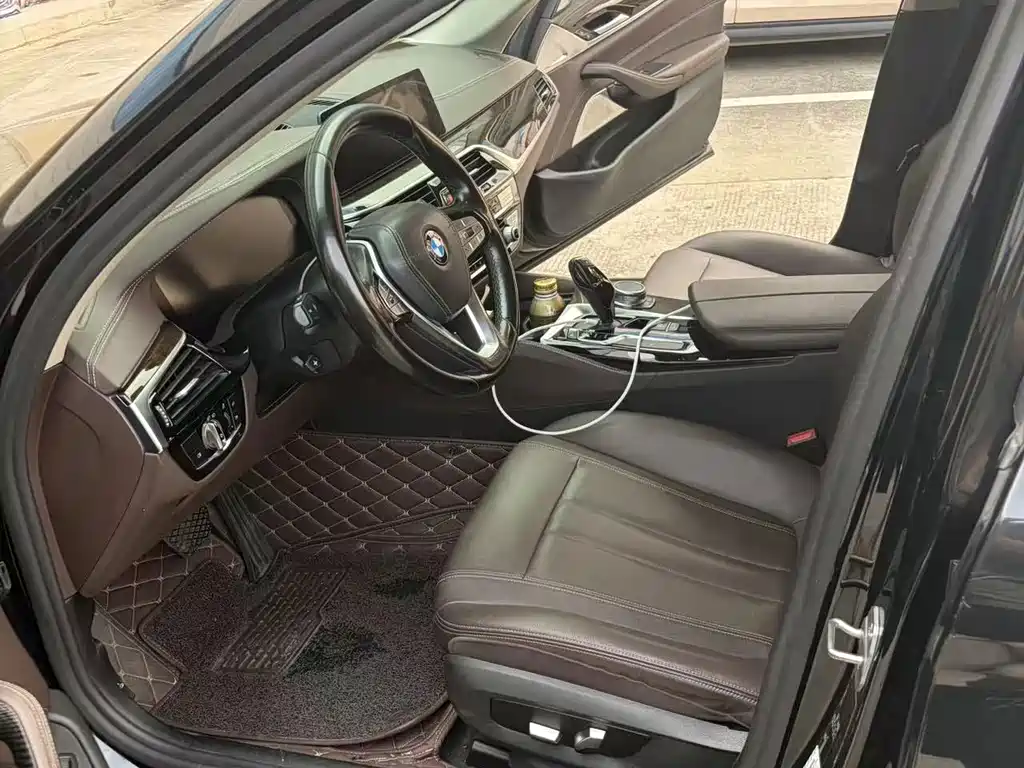 BMW 5 Series — фото 10