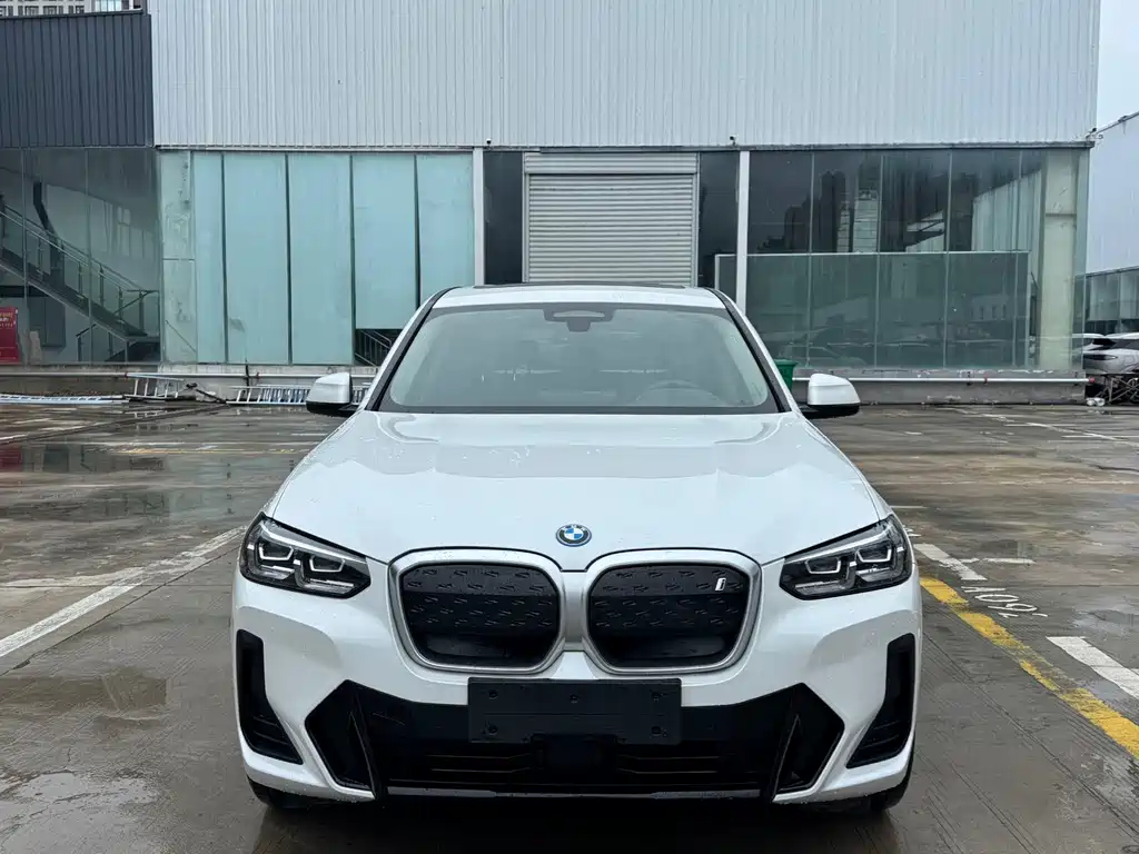 BMW iX3 — фото 2