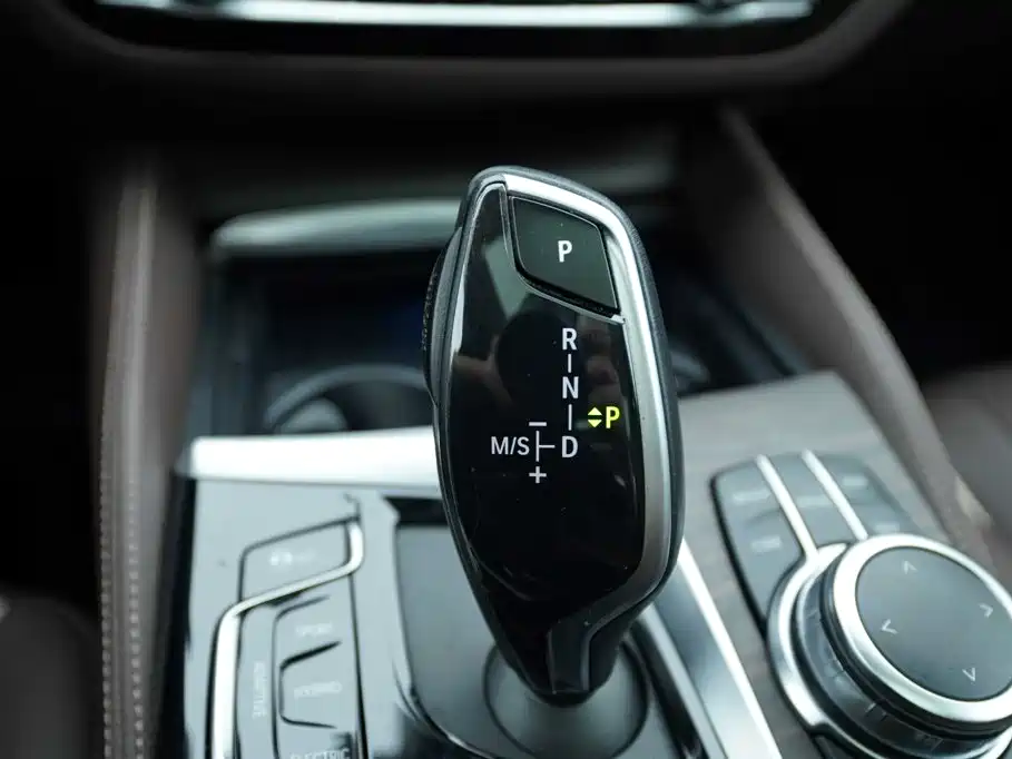 BMW 5 Series New Energy — фото 9