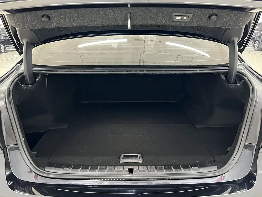BMW 5 Series New Energy — фото 13