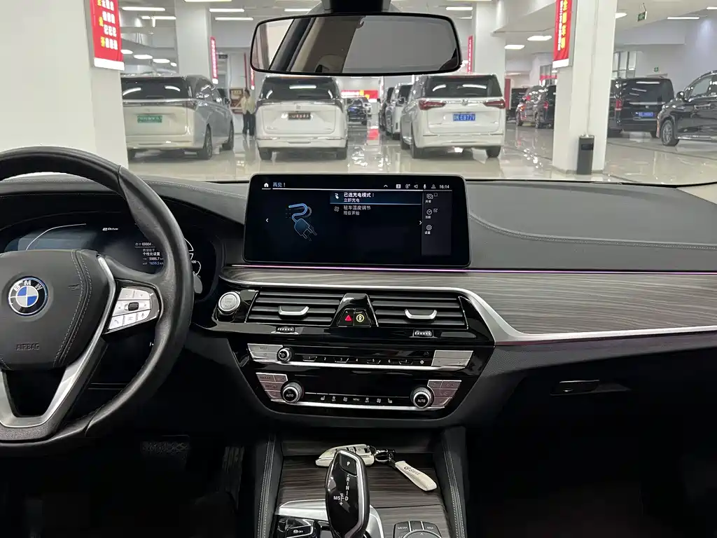 BMW 5 Series New Energy — фото 14