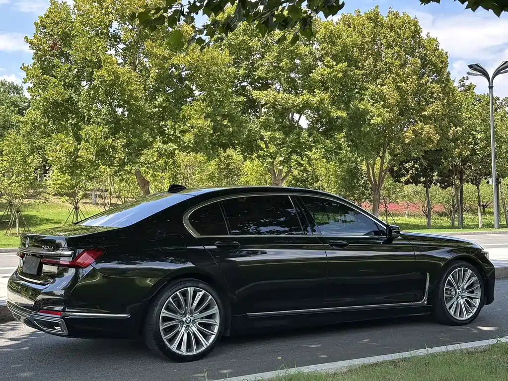 BMW 7 Series — фото 9