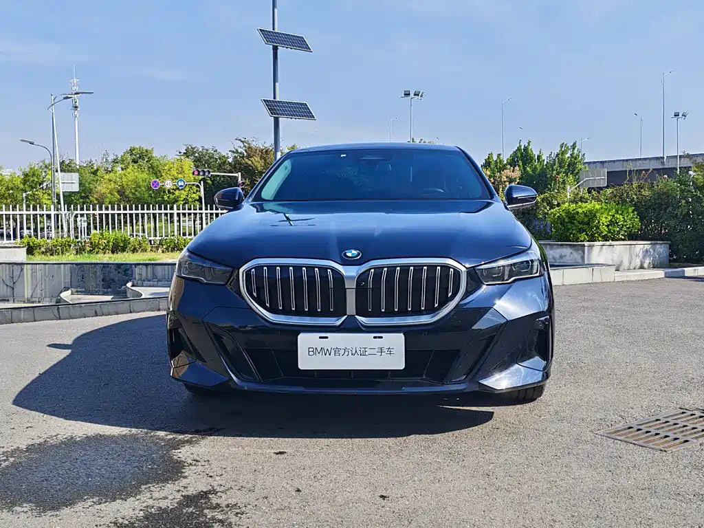 BMW 5 Series — фото 2