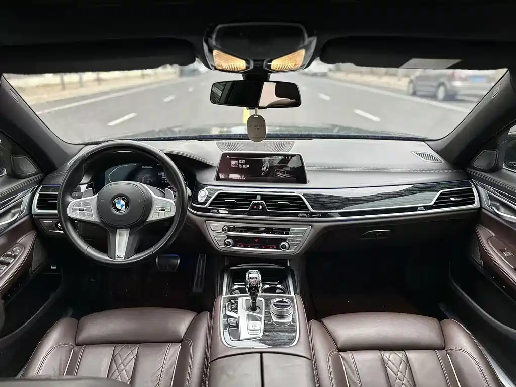 BMW 7 Series — фото 5