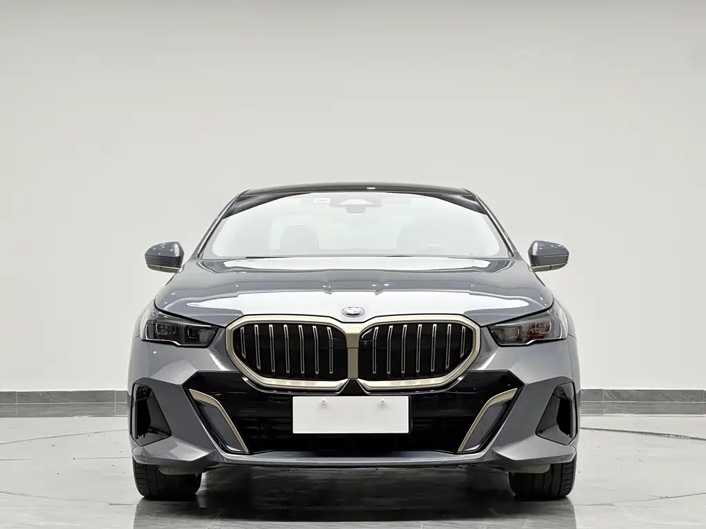 BMW 5 Series — фото 2