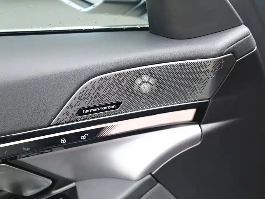 BMW 5 Series — фото 11