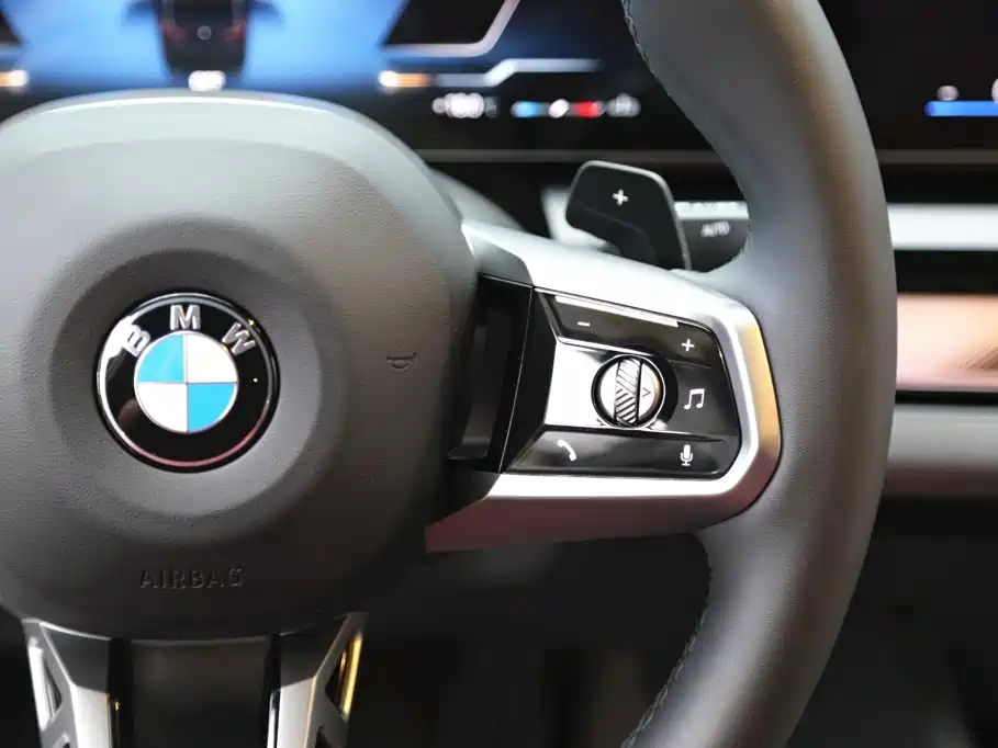 BMW 5 Series — фото 18