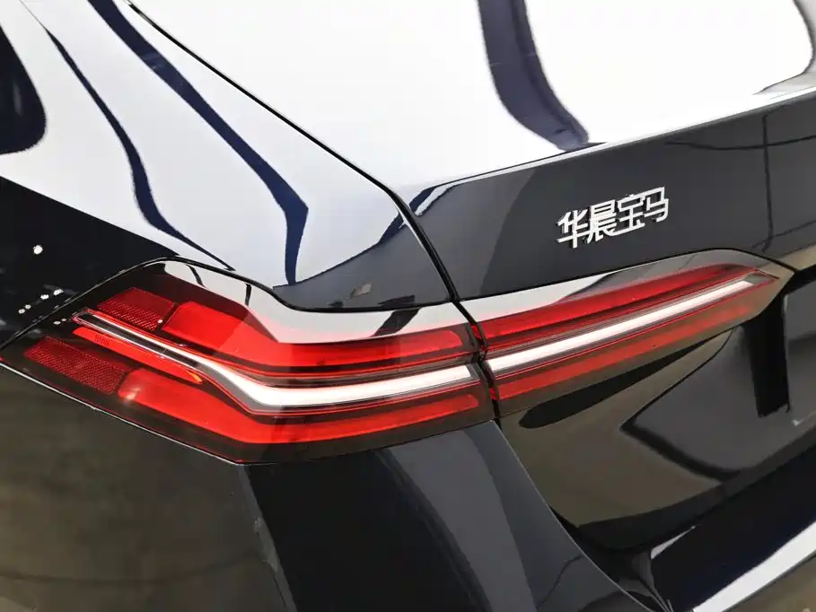 BMW 5 Series — фото 28