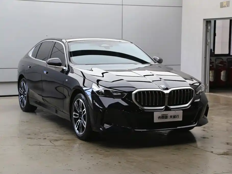 BMW 5 Series — фото 32