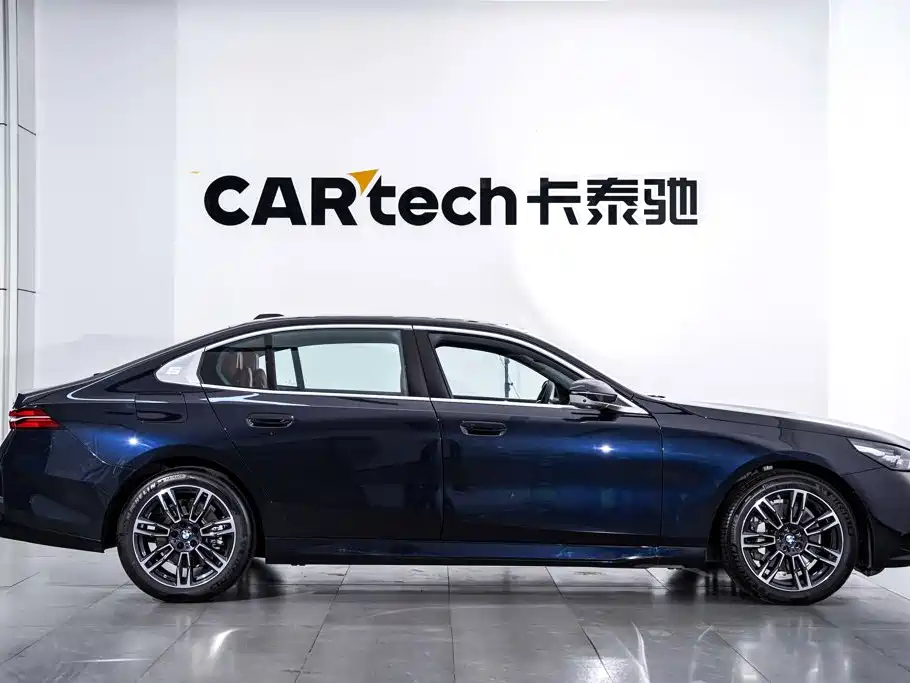 BMW 5 Series — фото 4