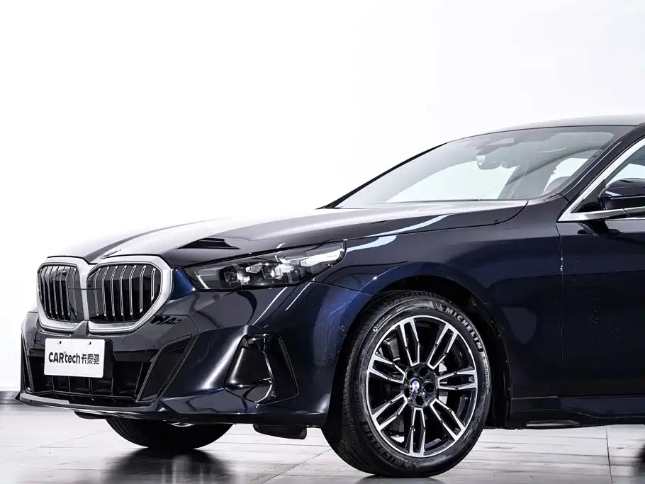 BMW 5 Series — фото 5