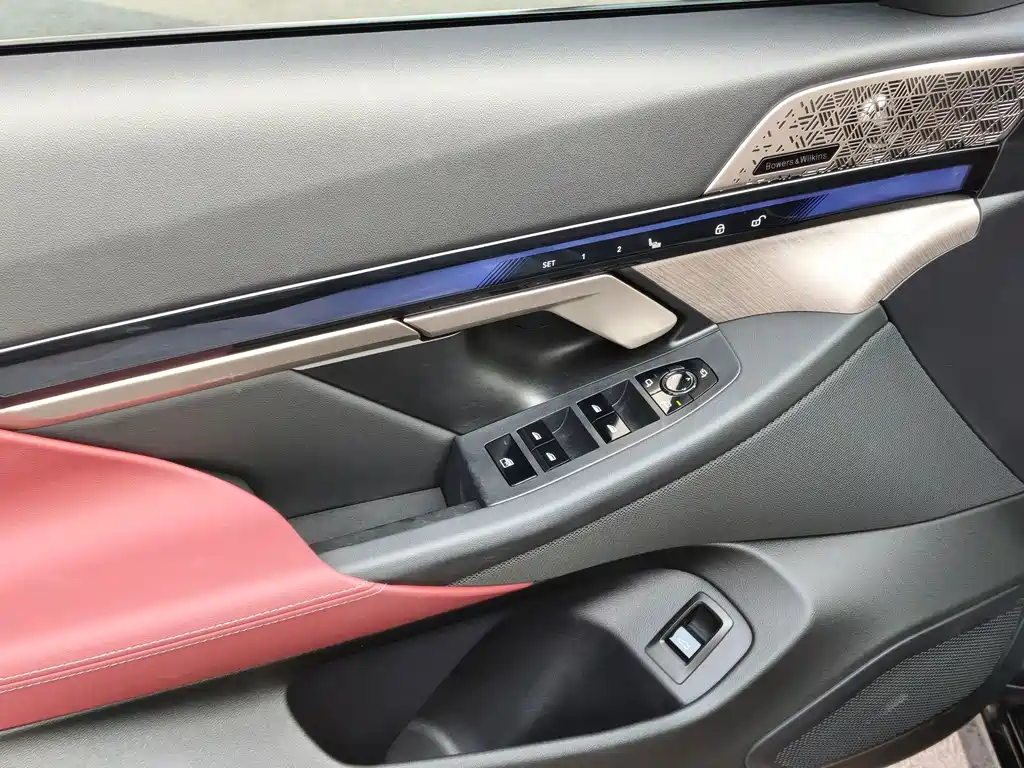 BMW 5 Series — фото 13