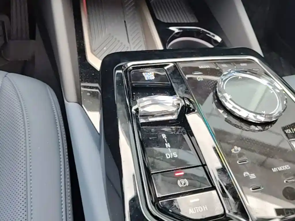 BMW 5 Series — фото 13