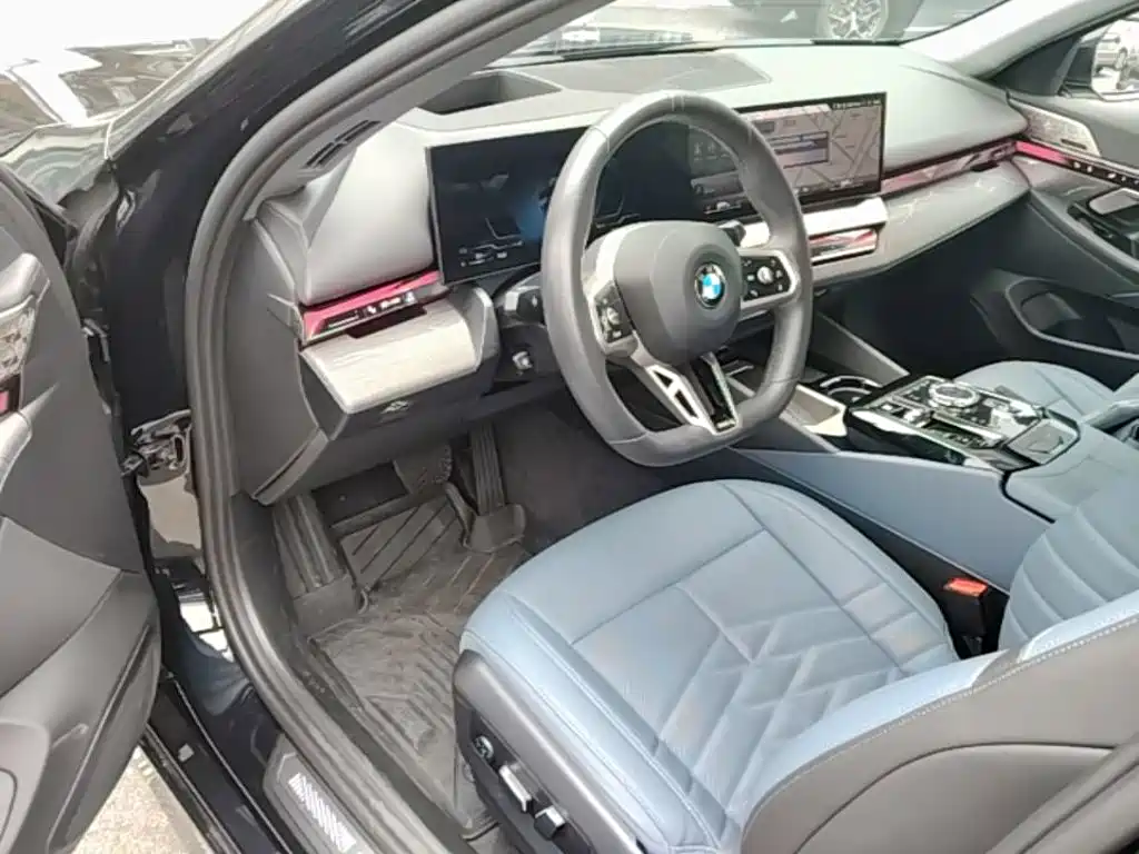 BMW 5 Series — фото 15