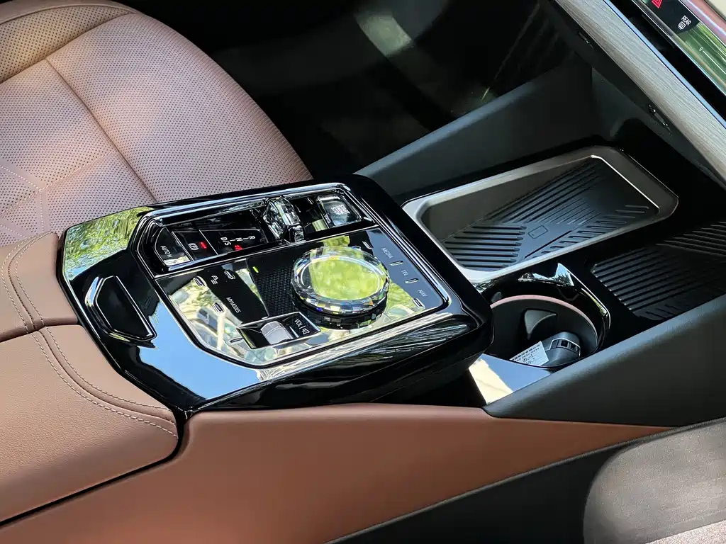 BMW 5 Series — фото 18