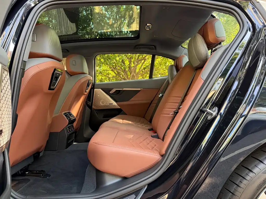 BMW 5 Series — фото 9