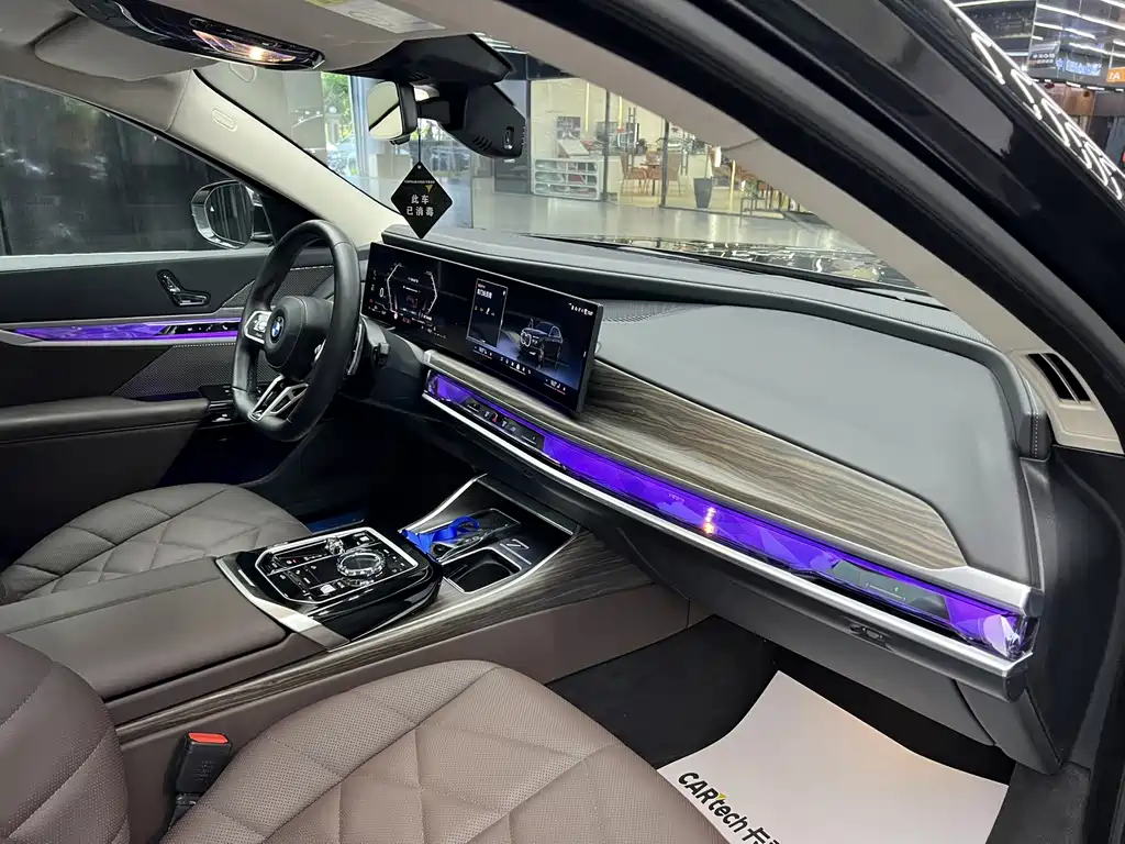 BMW 7 Series — фото 11