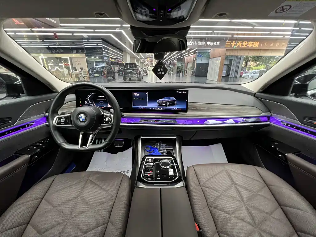 BMW 7 Series — фото 15