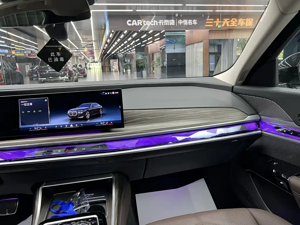 BMW 7 Series — фото 17