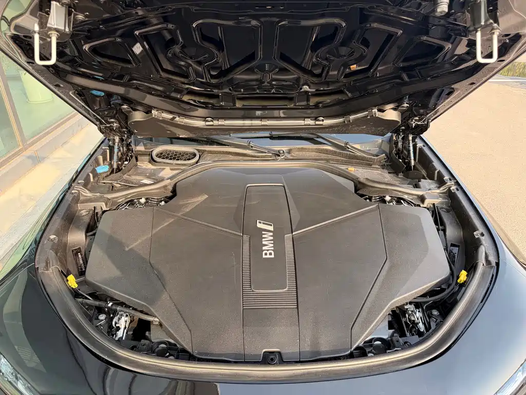 BMW i7 — фото 30