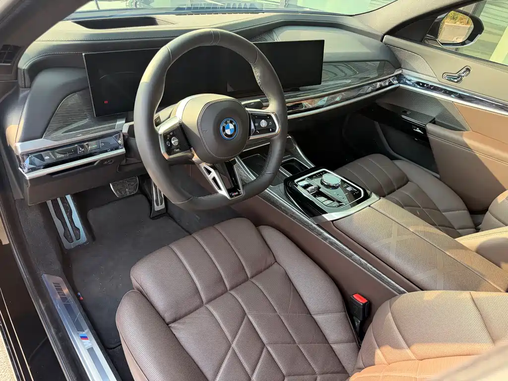 BMW i7 — фото 6