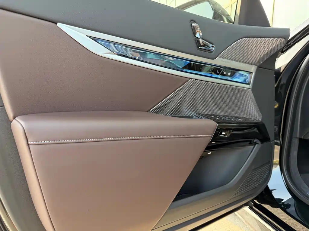 BMW i7 — фото 7