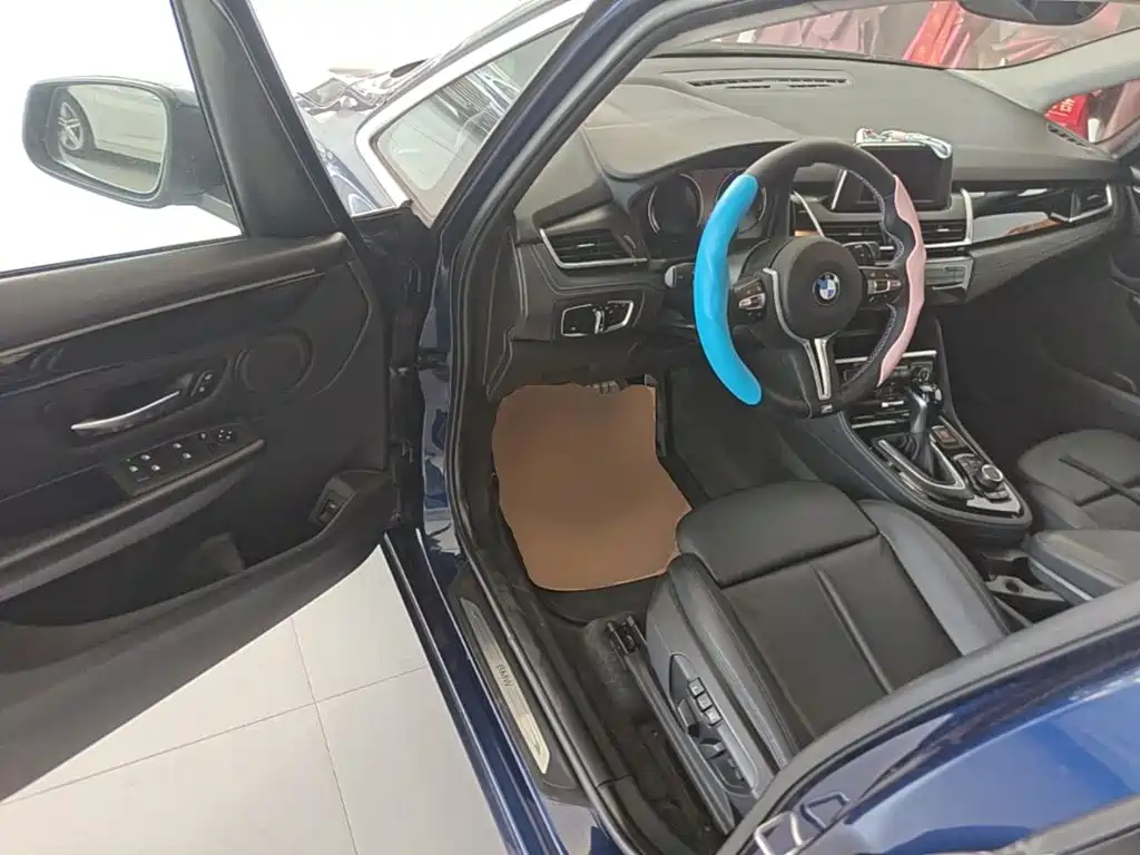 BMW 2 Series Active Tourer — фото 15