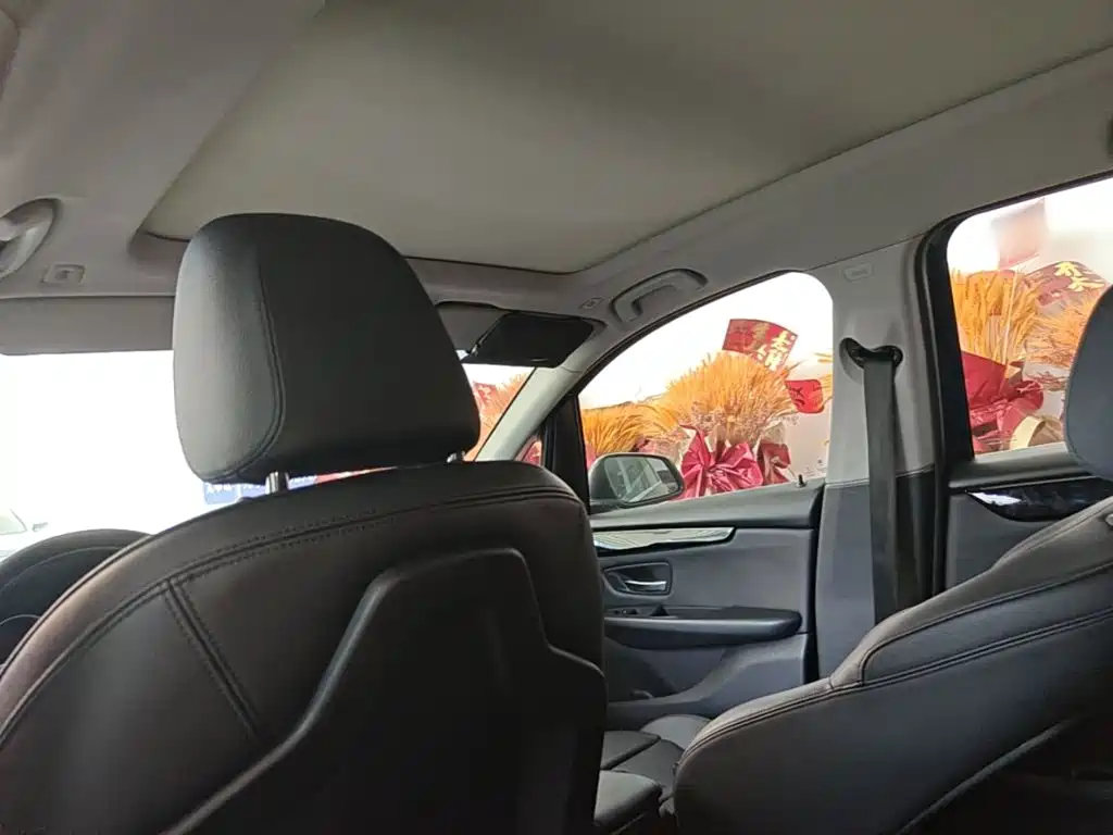 BMW 2 Series Active Tourer — фото 17