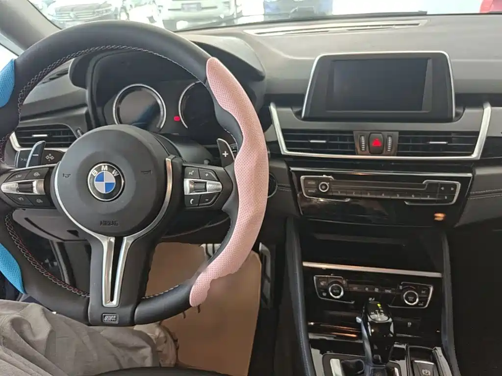 BMW 2 Series Active Tourer — фото 9
