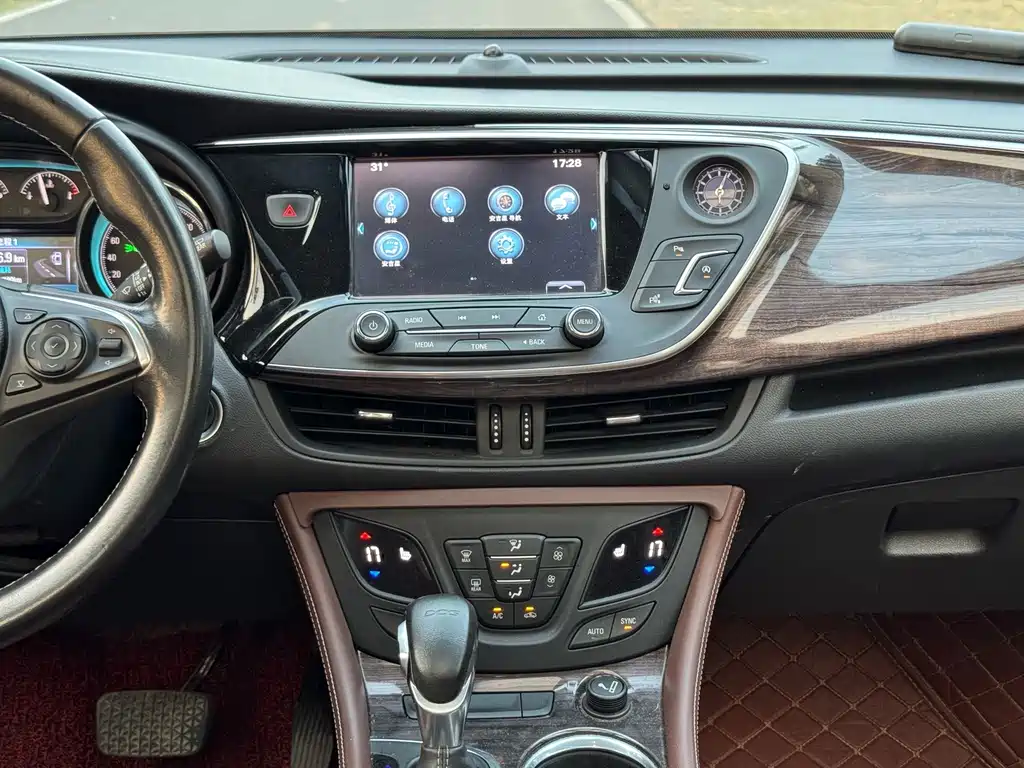 Buick Envision Plus — фото 7