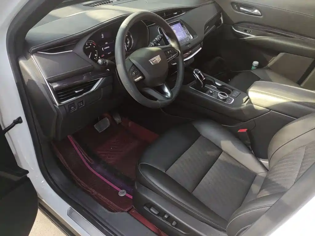 Cadillac XT4 — фото 14
