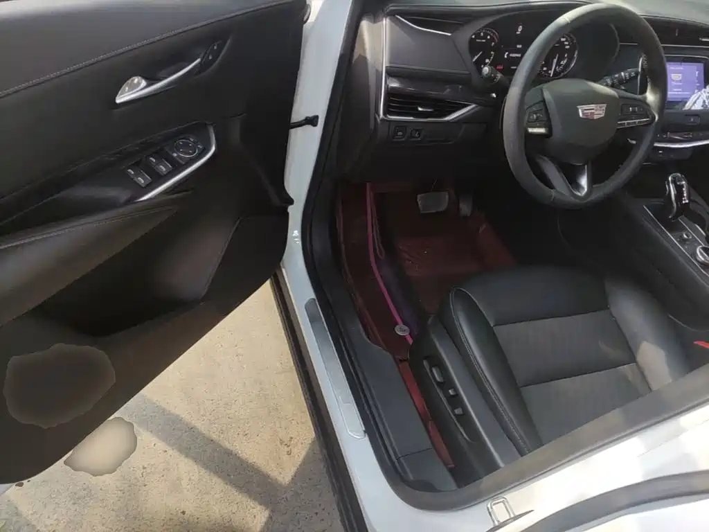 Cadillac XT4 — фото 15