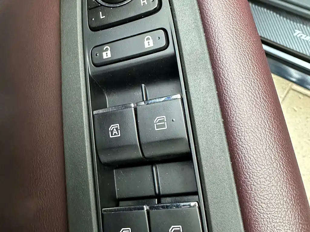 GAC Motor Trumpchi M6 — фото 10