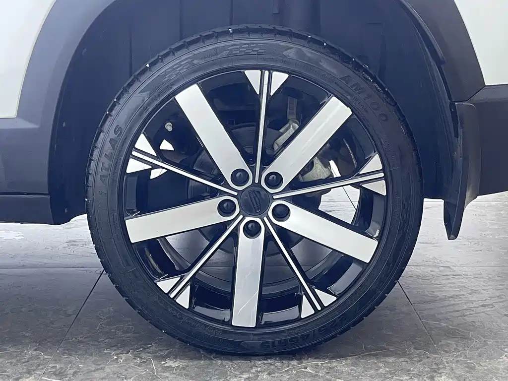 Geely Icon — фото 8