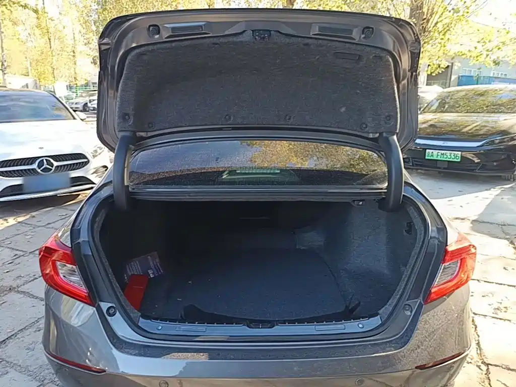 Honda Accord — фото 18