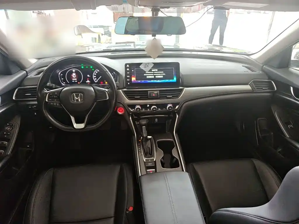 Honda Accord — фото 9