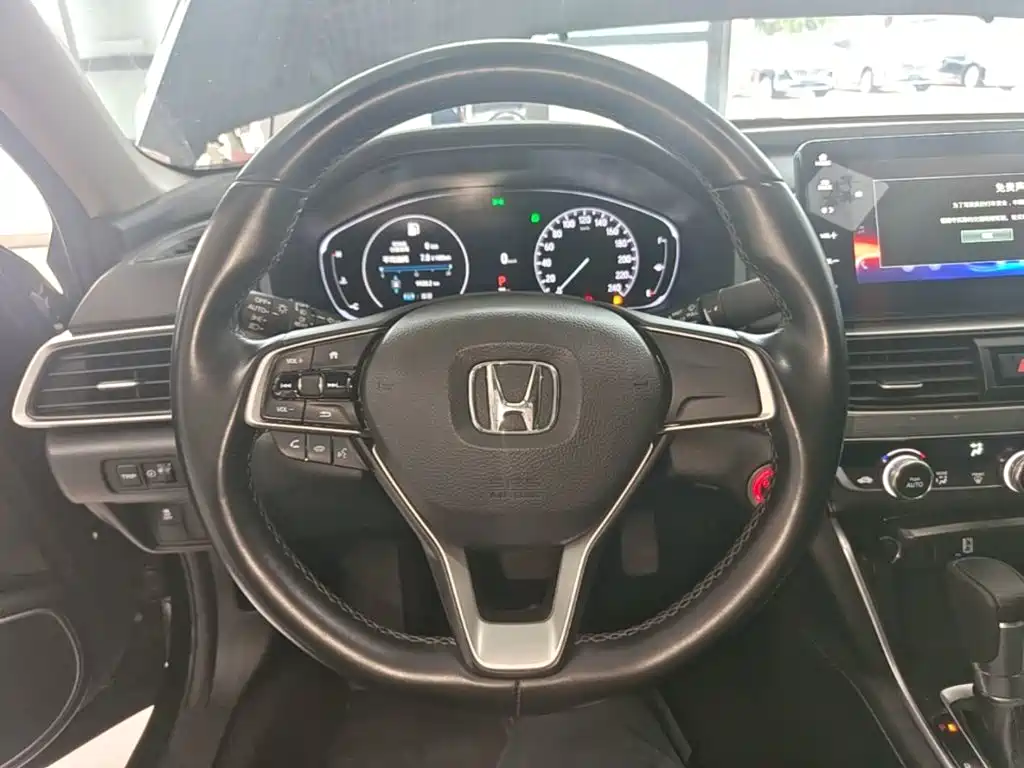 Honda Accord — фото 10