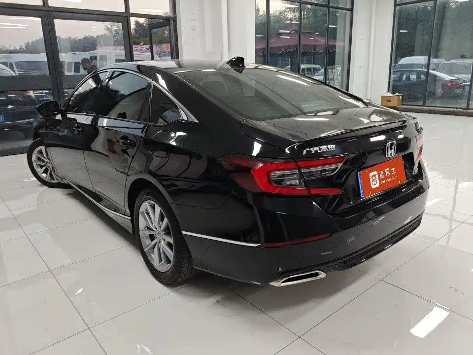 Honda Accord — фото 8