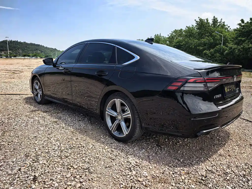 Honda Accord — фото 12