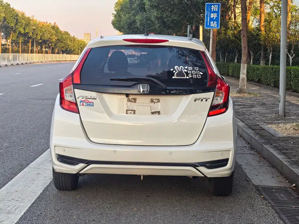 Honda Fit — фото 5
