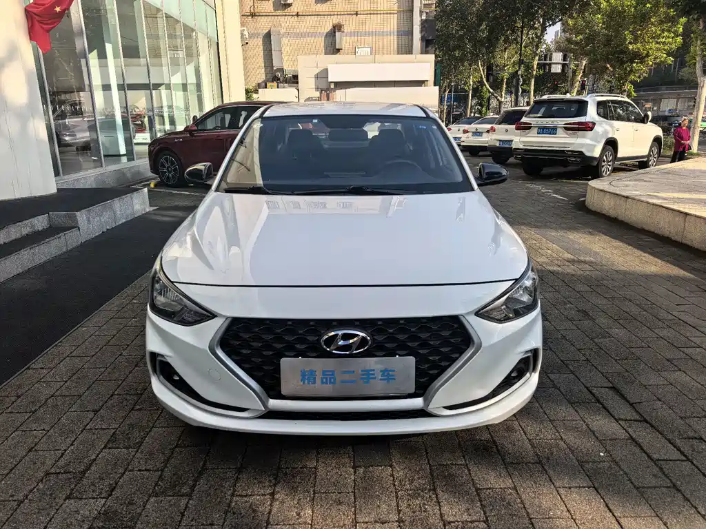 Hyundai Elantra — фото 2