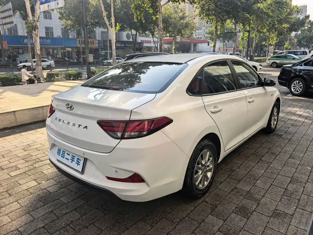 Hyundai Elantra — фото 11