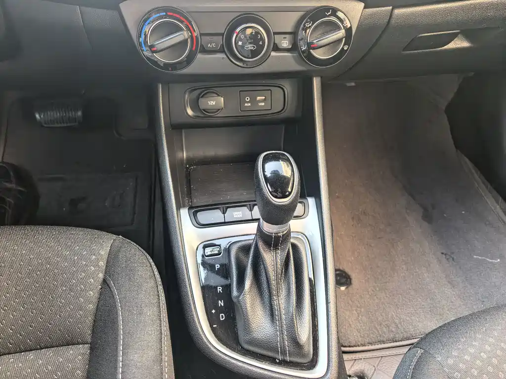 Hyundai Elantra — фото 15