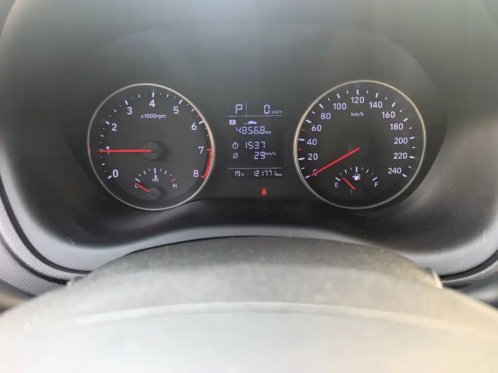 Hyundai Elantra — фото 18