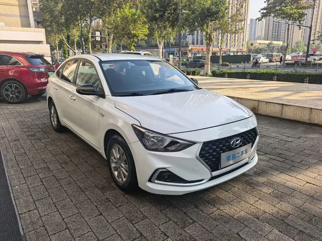 Hyundai Elantra — фото 3