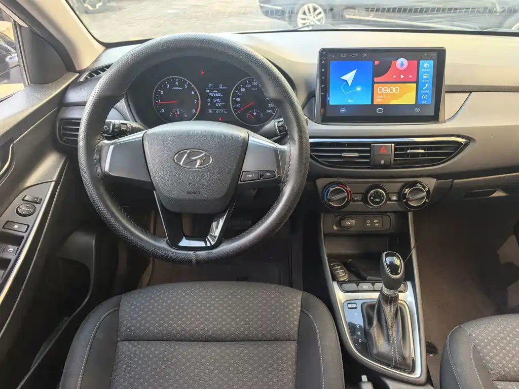 Hyundai Elantra — фото 22