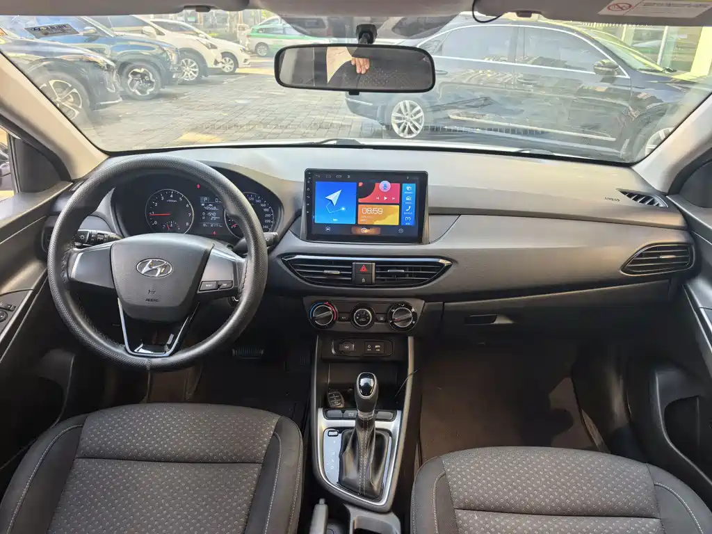 Hyundai Elantra — фото 23